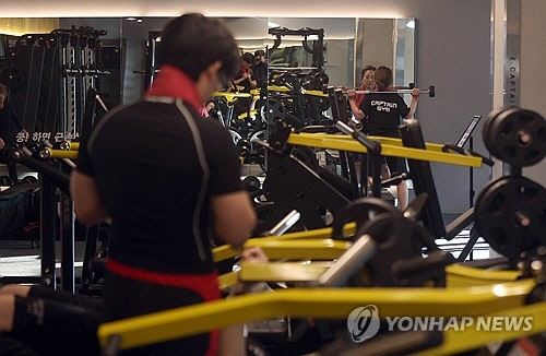 건강 챙기자…새해 헬스장 땀 뻘뻘 [연합뉴스]